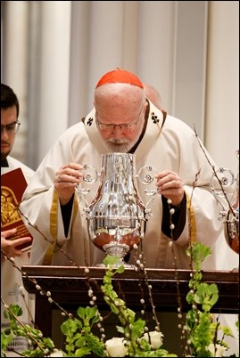 Cardinal O’Malley celebrates the annual Chrism Mass at the Cathedral of the Holy Cross April 16, 2019. The Mass, held during Holy Week, is an occasion to bless the scared oils for use in the coming year and for priests to renew their vows. (Pilot photo/ Gregory L. Tracy)
