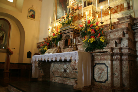 alter-at-padre-pio-chapel.jpg