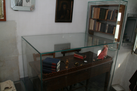 padre-pio-desk.jpg