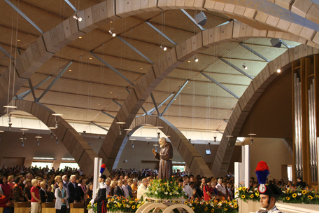 padre-pio-statue-alter-2.jpg