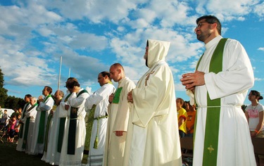 8/9/08 -- Framingham -- Proud 2B Catholic Festival<br /> Several priests concelebrated the mass at the music festival held in Framingham on Saturday.<br /> Photo By:<br /> Robea Patrowicz                                                                