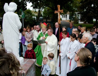 Kingston_Blessing of Statue