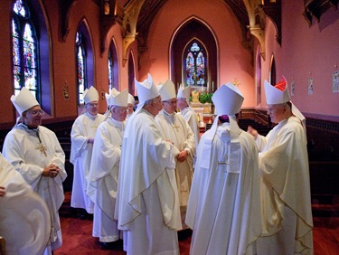 Mass to close the bicentennial of the the Archdiocese of Boston, Nov. 23, 2008 at the Cathedral of the Holy Cross.<br /> Pilot photo/ Neil W. McCabe