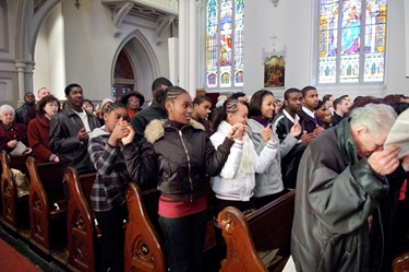 Mass to close the bicentennial of the the Archdiocese of Boston, Nov. 23, 2008 at the Cathedral of the Holy Cross.<br /> Pilot photo/ Neil W. McCabe