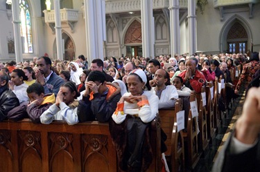 Mass to close the bicentennial of the the Archdiocese of Boston, Nov. 23, 2008 at the Cathedral of the Holy Cross.<br /> Pilot photo/ Neil W. McCabe