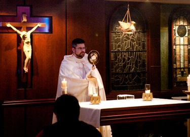 Leaders of the youth and young adult ministry of the Archdiocese of Boston gather at the Pastoral Center for an evening of networking and collaboration led by father Matt Williams of the Office for the New Evangelization of Youth and Young Adults.
Pilot photo/ Neil W. McCabe 