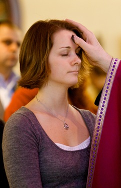 Mass and imposition of ashes, Feb. 25, 2009, Ashe Wednesday, Archdiocese of Boston Pastoral Center.<br /> Pilot photo/ Gregory L. Tracy