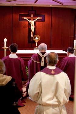 Mass and imposition of ashes, Feb. 25, 2009, Ashe Wednesday, Archdiocese of Boston Pastoral Center.<br /> Pilot photo/ Gregory L. Tracy