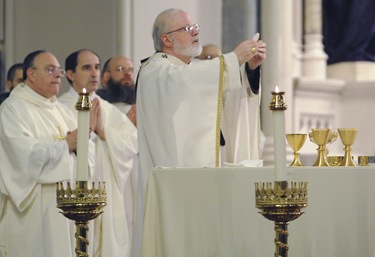 Bilingual Mass for Holy Thursday with Cardinal Sean P. O'Malley at the Cathedral of the Holy Cross in Boston, Thursday, April 9, 2009. (Photo/Lisa Poole)