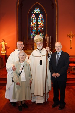 Couples celebrating their 25th and 50th wedding anniversaries participate in a special Mass with Cardinal Sean P. O’Malley at the Cathedral of the Holy Cross June 7, 2009. Photo by Gregory L. Tracy, The Pilot 