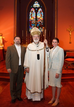 Couples celebrating their 25th and 50th wedding anniversaries participate in a special Mass with Cardinal Sean P. O’Malley at the Cathedral of the Holy Cross June 7, 2009. Photo by Gregory L. Tracy, The Pilot 