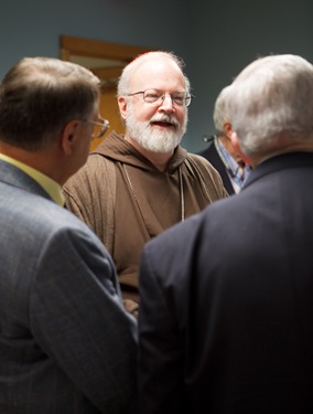 Cardinal Seán P. O’Malley receives the Seven Seals Award from the Massachusetts Employer Support of the Guard and Reserve (ESGR). The Seven Seals Award is the highest state award given from the ESGR and is given in recognition of significant and enduring support of the Guard and Reserve.
Pilot photo/ Gregory L. Tracy
