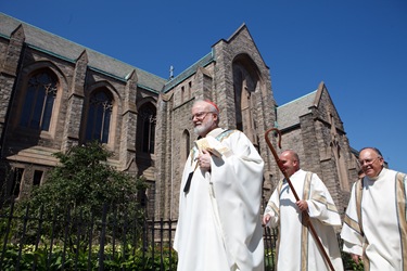 Cardinal Seán P. O’Malley celebrates Mass at St. Clement Shrine in Boston’s Back Bay to mark the start of perpetual adoration on Aug. 15, 2009, the Feast of the Assumption.  Pilot photo by Gregory L. Tracy