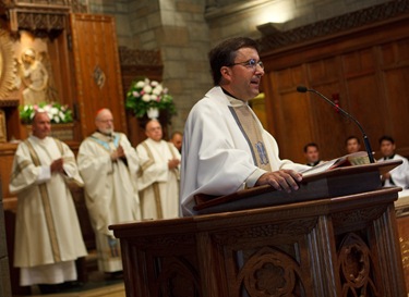 Cardinal Seán P. O’Malley celebrates Mass at St. Clement Shrine in Boston’s Back Bay to mark the start of perpetual adoration on Aug. 15, 2009, the Feast of the Assumption.  Pilot photo by Gregory L. Tracy