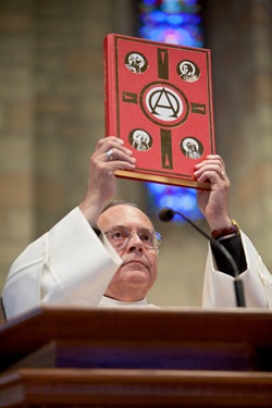 Cardinal Seán P. O’Malley celebrates Mass at St. Clement Shrine in Boston’s Back Bay to mark the start of perpetual adoration on Aug. 15, 2009, the Feast of the Assumption.  Pilot photo by Gregory L. Tracy