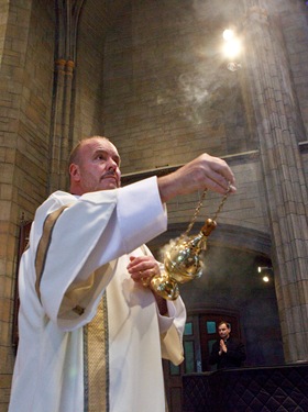 Cardinal Seán P. O’Malley celebrates Mass at St. Clement Shrine in Boston’s Back Bay to mark the start of perpetual adoration on Aug. 15, 2009, the Feast of the Assumption.  Pilot photo by Gregory L. Tracy