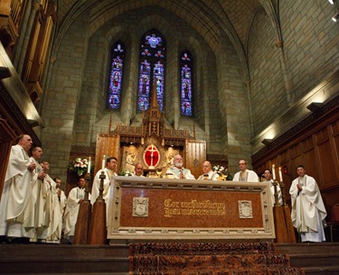 Cardinal Seán P. O’Malley celebrates Mass at St. Clement Shrine in Boston’s Back Bay to mark the start of perpetual adoration on Aug. 15, 2009, the Feast of the Assumption.  Pilot photo by Gregory L. Tracy