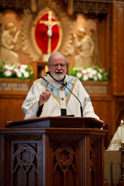 Cardinal Seán P. O’Malley celebrates Mass at St. Clement Shrine in Boston’s Back Bay to mark the start of perpetual adoration on Aug. 15, 2009, the Feast of the Assumption.  Pilot photo by Gregory L. Tracy