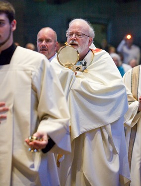 Cardinal Seán P. O’Malley celebrates Mass at St. Clement Shrine in Boston’s Back Bay to mark the start of perpetual adoration on Aug. 15, 2009, the Feast of the Assumption.  Pilot photo by Gregory L. Tracy