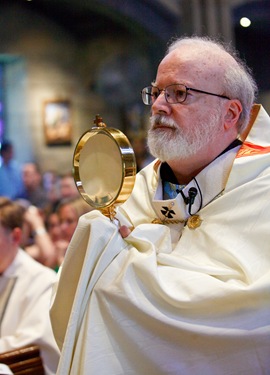 Cardinal Seán P. O’Malley celebrates Mass at St. Clement Shrine in Boston’s Back Bay to mark the start of perpetual adoration on Aug. 15, 2009, the Feast of the Assumption.  Pilot photo by Gregory L. Tracy