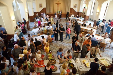 Cardinal Seán P. O’Malley celebrates Mass at St. Clement Shrine in Boston’s Back Bay to mark the start of perpetual adoration on Aug. 15, 2009, the Feast of the Assumption.  Pilot photo by Gregory L. Tracy