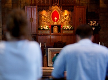 Cardinal Seán P. O’Malley celebrates Mass at St. Clement Shrine in Boston’s Back Bay to mark the start of perpetual adoration on Aug. 15, 2009, the Feast of the Assumption.  Pilot photo by Gregory L. Tracy