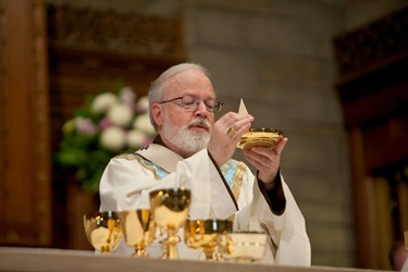 Cardinal Seán P. O’Malley celebrates Mass at St. Clement Shrine in Boston’s Back Bay to mark the start of perpetual adoration on Aug. 15, 2009, the Feast of the Assumption.  Pilot photo by Gregory L. Tracy