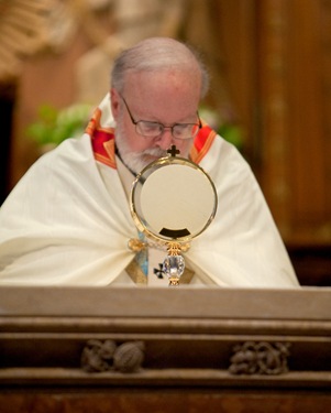 Cardinal Seán P. O’Malley celebrates Mass at St. Clement Shrine in Boston’s Back Bay to mark the start of perpetual adoration on Aug. 15, 2009, the Feast of the Assumption.  Pilot photo by Gregory L. Tracy