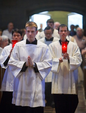 Cardinal Seán P. O’Malley celebrates Mass at St. Clement Shrine in Boston’s Back Bay to mark the start of perpetual adoration on Aug. 15, 2009, the Feast of the Assumption.  Pilot photo by Gregory L. Tracy