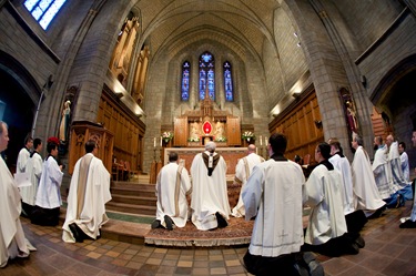 Cardinal Seán P. O’Malley celebrates Mass at St. Clement Shrine in Boston’s Back Bay to mark the start of perpetual adoration on Aug. 15, 2009, the Feast of the Assumption.  Pilot photo by Gregory L. Tracy