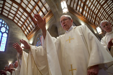 Cardinal O'malley celebrates his jubilee with the priests of the archdiocese at St. Theresa of Avila Parish, west Roxbury Sept. 24, 2009. Pilot photo/ Gregory L. Tracy  