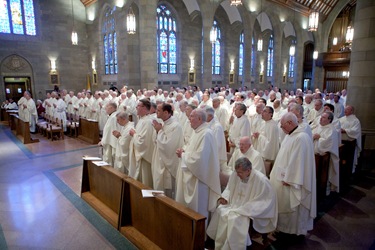 Cardinal O'malley celebrates his jubilee with the priests of the archdiocese at St. Theresa of Avila Parish, west Roxbury Sept. 24, 2009. Pilot photo/ Gregory L. Tracy  