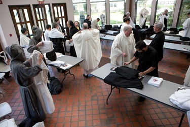 Cardinal O'malley celebrates his jubilee with the priests of the archdiocese at St. Theresa of Avila Parish, west Roxbury Sept. 24, 2009. Pilot photo/ Gregory L. Tracy  