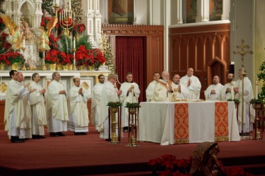 20091231 - Cardinal Seán P. O’Malley celebrates a Holy Hour and Mass Dec. 31, 2009 at the Cathedral of the Holy Cross to celebrate the New Year and the Feast of Mary Mother of God. Iraq native and Boston Univeristy campus minister Sister Olga Yaqob offered a reflection at the Holy Hour.
Photo by Gregory L. Tracy, www.GregoryTracy.com