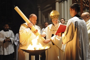 Easter Vigil with Se‡n Cardinal OÕMalley at the Cathedral of the Holy Cross in Boston, Saturday, April 3, 2010.  (Photo/Lisa Poole)