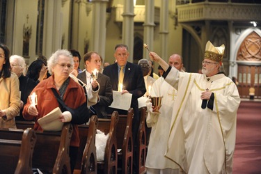 Easter Vigil with Seán Cardinal O’Malley at the Cathedral of the Holy Cross in Boston, Saturday, April 3, 2010.  (Photo/Lisa Poole)