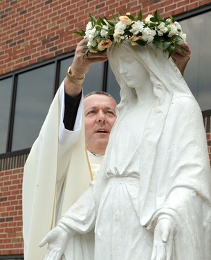 May Crowning Ceremony at the Archdiocese of Boston’s Pastoral Center May 6, 2010. Photo by Gregory L. Tracy, The Pilot