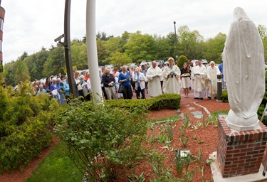 May Crowning Ceremony at the Archdiocese of Boston’s Pastoral Center May 6, 2010. Photo by Gregory L. Tracy, The Pilot