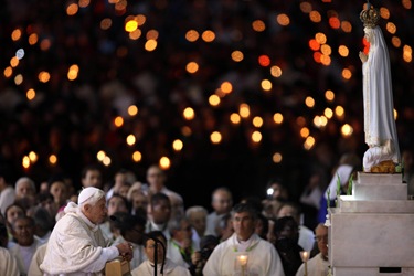 bentoxvi_portugal_fatima_bencao_velas[1]