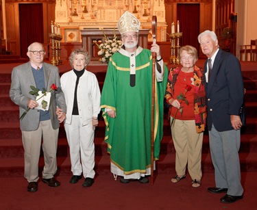 Couples celebrating their 25th, 50th and 60th anniversaries attend the Wedding Anniversary Mass celebrated by Cardinal Sean P. O'Malley June 13, 2010 at the Cathedral of the Holy Cross in Boston. Pilot photo by Gregory L. Tracy