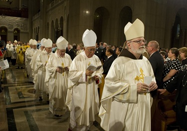 From right to left: Cardinal Seán O’Malley of Boston, Cardinal Gaudencio Rosales of Manila, Cardinal Justin Rigali of Philadelphia, Cardinal Theodore McCarrick, archbishop emeritus of Washington, Cardinal Francis George of Chicago, Cardinal Jaime Ortega of Havana, Cuba, and Cardinal Edmund Szoka, archbishop emeritus of Detroit walk in the entrance procession of the Supreme Convention’s opening Mass.