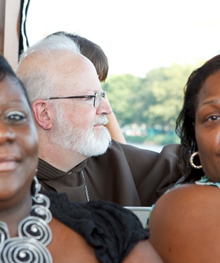 Cardinal Sean O'Malley takes a Boston Duck Boat tour Sept. 2, 2010. Photo by Gregory L. Tracy, The Pilot