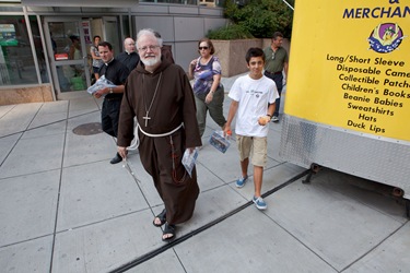 Cardinal Sean O'Malley takes a Boston Duck Boat tour Sept. 2, 2010. Photo by Gregory L. Tracy, The Pilot