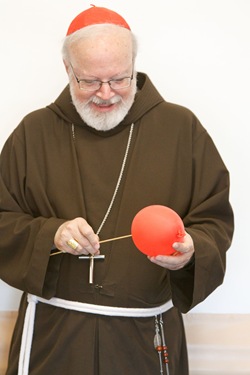 Cardinal Seán P. O’Malley celebrates the opening Mass of Quincy Catholic Academy at Sacred Heart Church Sept. 8, 2010. Following the Mass, Cardinal O’Malley was given a tour of the school’s facilities by principal Catherine Cameron.
Photo by Gregory L. Tracy/ The Pilot
