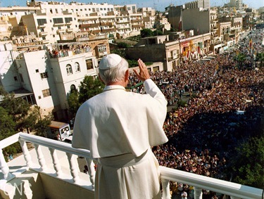 CROWD IN MALTA -- Pope John Paul II greets a crowd on the island of Malta in 1990. (CNS photo by Arturo Mari)