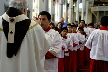 AltarServerMass2011_CRW_2422