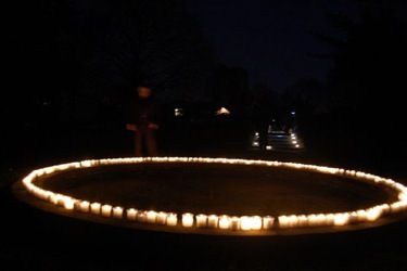 MtAuburn_030_2011_12_20_Candlelighting (36)