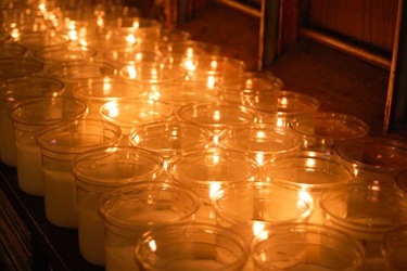 MtAuburn_038_2011_12_20_Candlelighting (21)