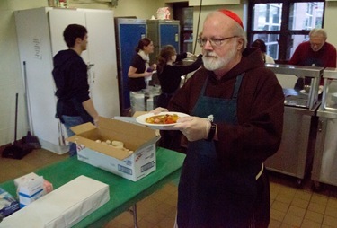 Cardinal Seán P. O’Malley visits Boston’s Pine Street Inn Dec. 24, 2011. Pilot photo/ Christopher S. Pineo