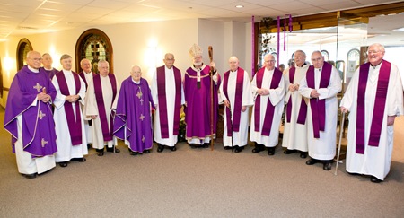 Cardinal Sean P. O’Malley celebrates Mass Dec. 20, 2011 with senior priests from the Archdiocese of Boston’s Regina Cleri residence. Pilot photo by Gregory L. Tracy